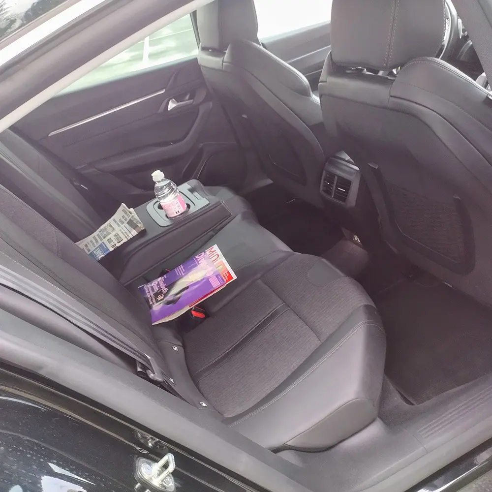 Places passagers de la Peugeot 508 hybride AVETICAB